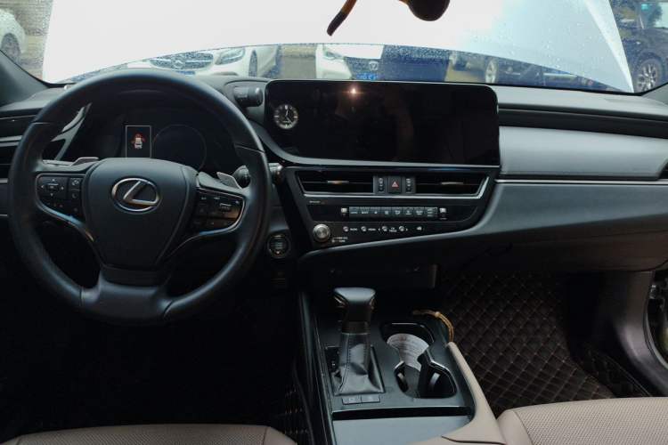 Used Lexus ES 2024 200 Premium Edition Center Console