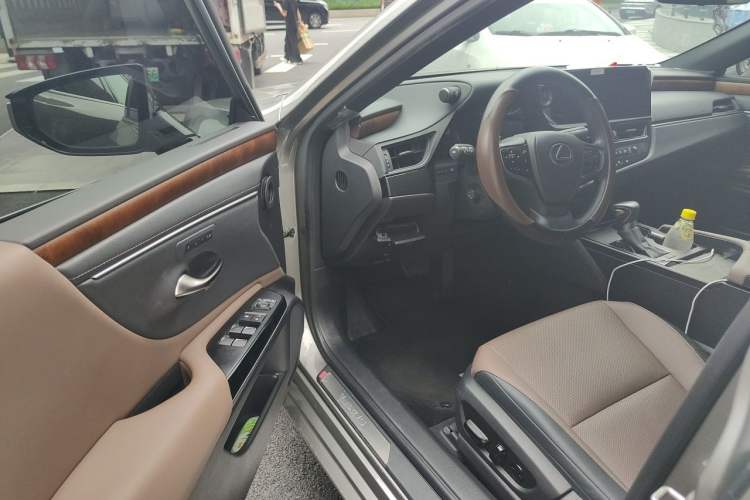 Used Lexus ES 2024 200 Premium Edition Driver Seat