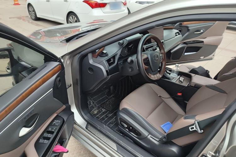 Used Lexus ES 2024 200 Premium Edition Driver Seat