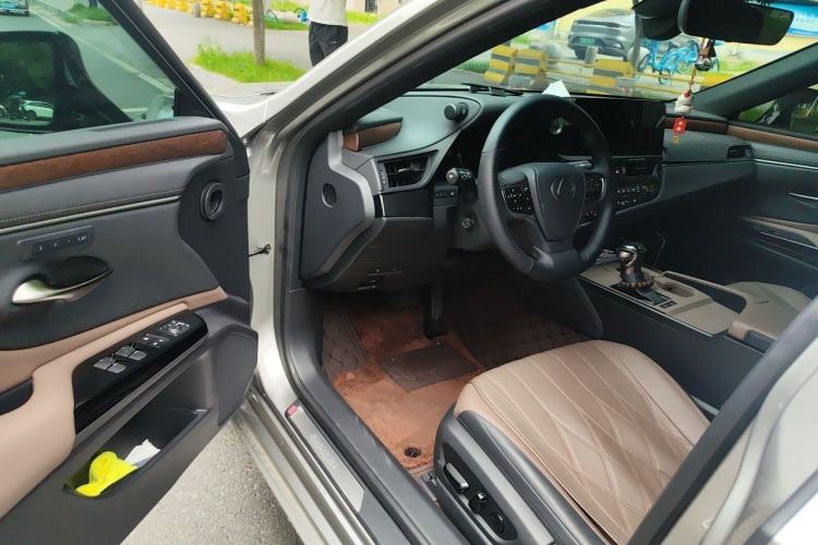 Used Lexus ES 2024 200 Premium Edition Driver Seat