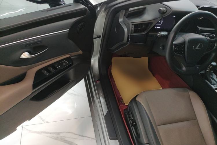 Used Lexus ES 2024 200 Premium Edition Driver Seat