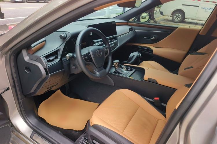 Used Lexus ES 2024 200 Premium Edition Driver Seat