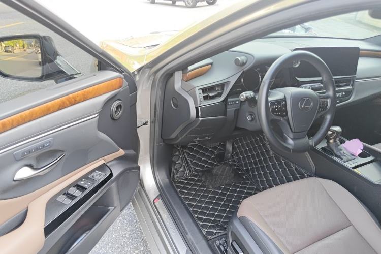 Used Lexus ES 2024 200 Premium Edition Driver Seat