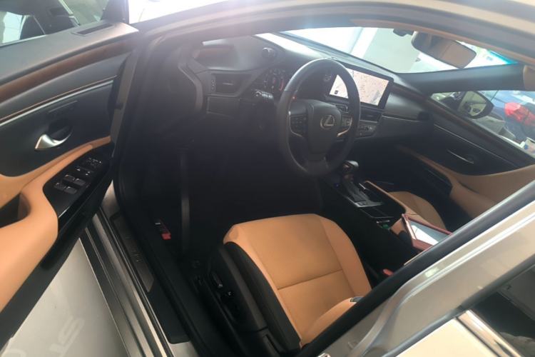 Used Lexus ES 2024 200 Premium Edition Driver Seat