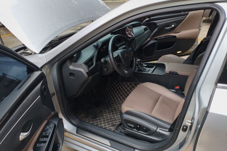 Used Lexus ES 2024 200 Premium Edition Driver Seat