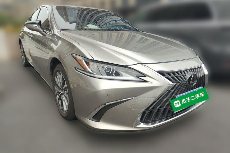 Used Lexus ES 2024 200 Premium Edition Front Right 45 Deg