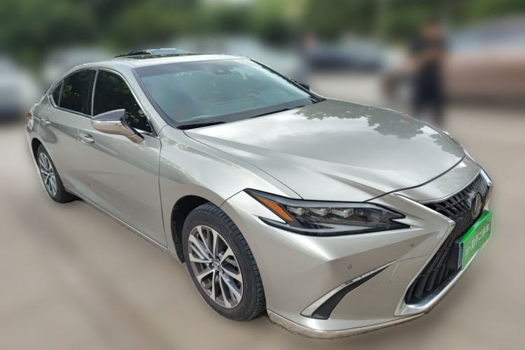 Used Lexus ES 2024 200 Premium Edition Front Right 45 Deg
