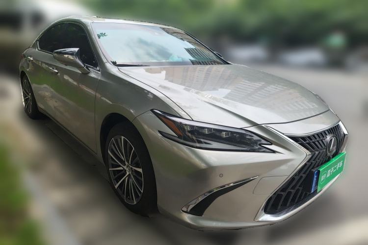 Used Lexus ES 2024 200 Premium Edition Front Right 45 Deg