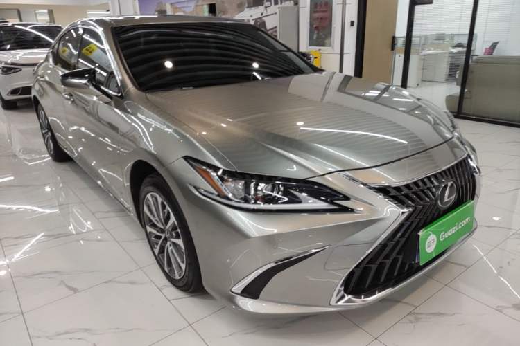 Used Lexus ES 2024 200 Premium Edition Front Right 45 Deg