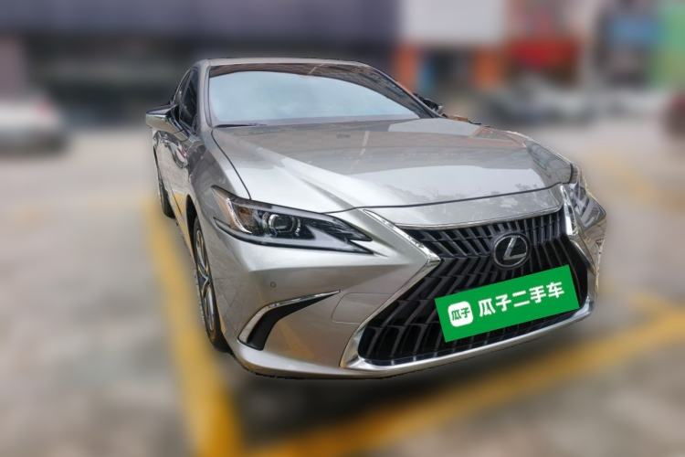 Used Lexus ES 2024 200 Premium Edition Front Right 45 Deg