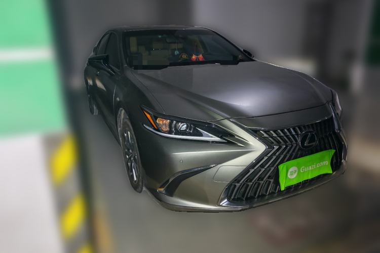 Used Lexus ES 2024 200 Premium Edition Front Right 45 Deg