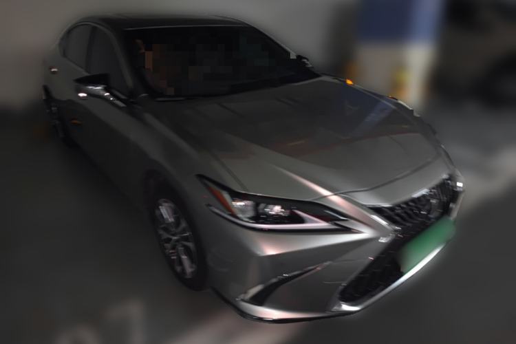 Used Lexus ES 2024 200 Premium Edition Front Right 45 Deg