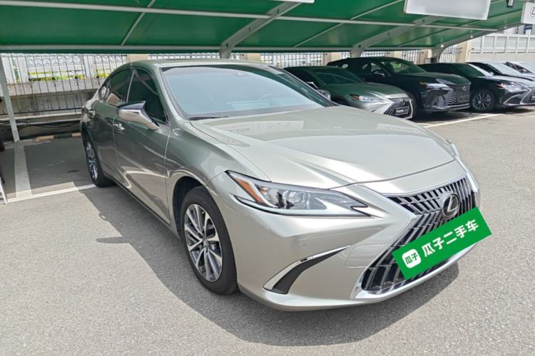 Used Lexus ES 2024 200 Premium Edition Front Right 45 Deg