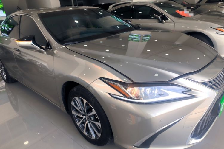 Used Lexus ES 2024 200 Premium Edition Front Right 45 Deg