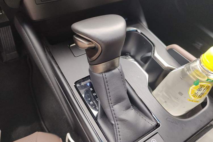 Used Lexus ES 2024 200 Premium Edition Gear Lever