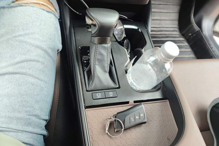 Used Lexus ES 2024 200 Premium Edition Gear Lever