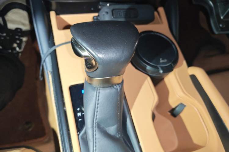 Used Lexus ES 2024 200 Premium Edition Gear Lever