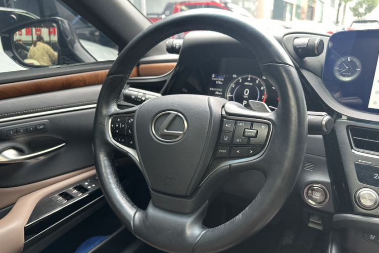 Used Lexus ES 2024 200 Premium Edition Interior 1