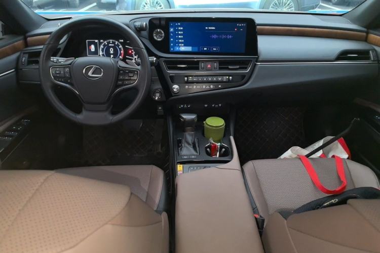 Used Lexus ES 2024 200 Premium Edition Interior 2