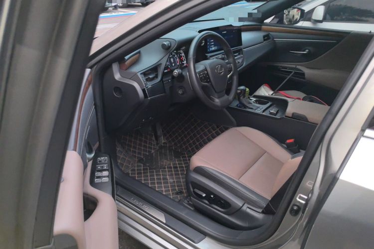 Used Lexus ES 2024 200 Premium Edition Interior 3