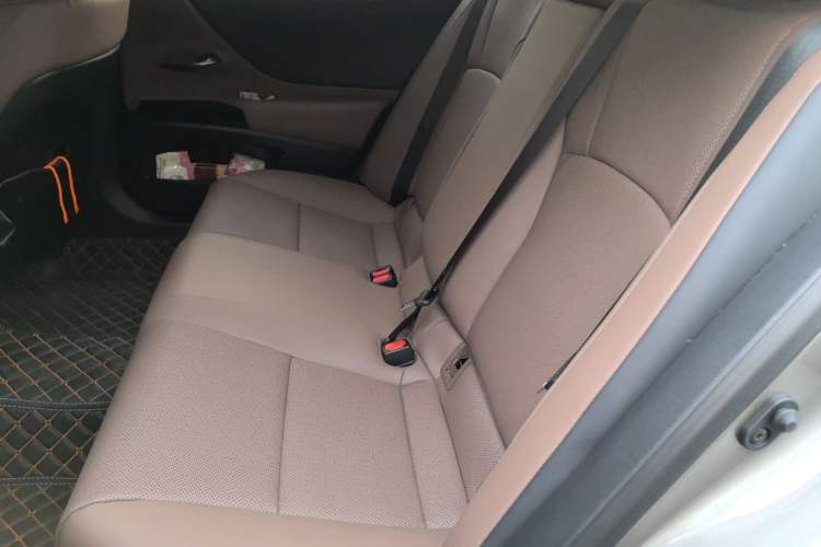 Used Lexus ES 2024 200 Premium Edition Interior 4