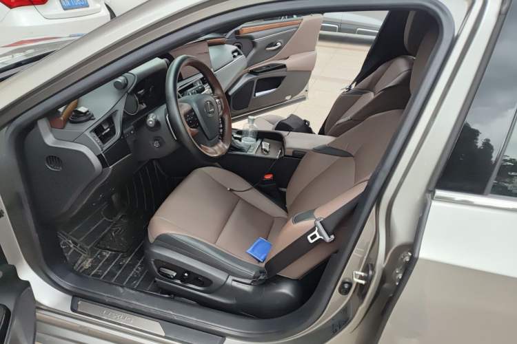 Used Lexus ES 2024 200 Premium Edition Left Front Seat