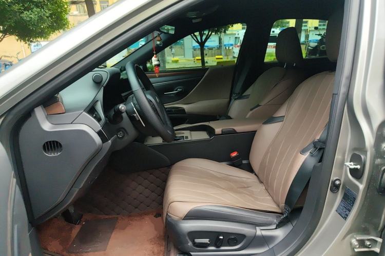 Used Lexus ES 2024 200 Premium Edition Left Front Seat