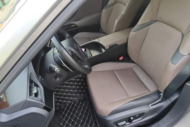 Used Lexus ES 2024 200 Premium Edition Left Front Seat