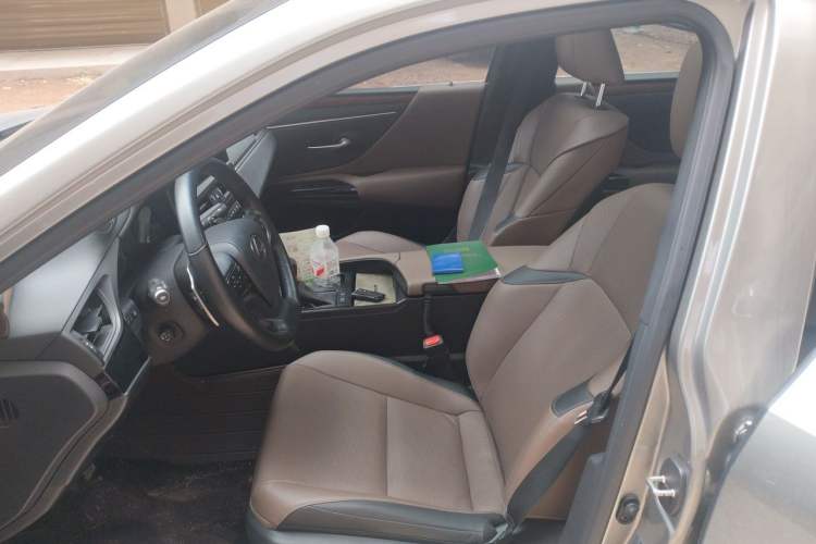 Used Lexus ES 2024 200 Premium Edition Left Front Seat