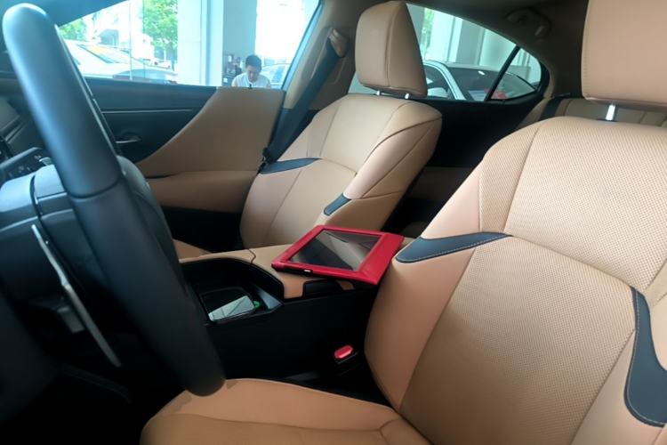 Used Lexus ES 2024 200 Premium Edition Left Front Seat
