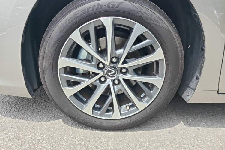 Used Lexus ES 2024 200 Premium Edition Left Front Wheel Hub
