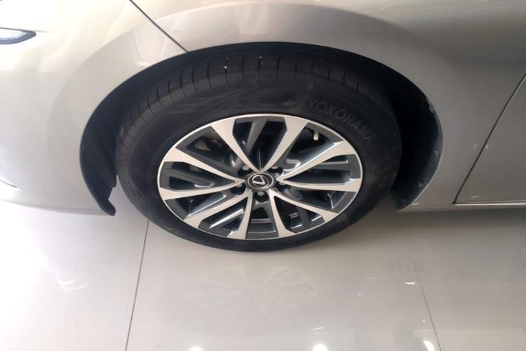 Used Lexus ES 2024 200 Premium Edition Left Front Wheel Hub