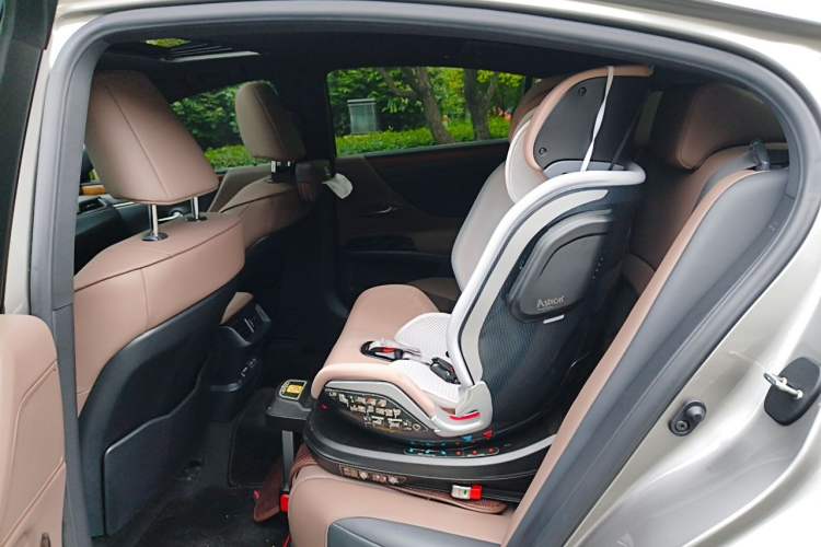 Used Lexus ES 2024 200 Premium Edition Left Rear Seat