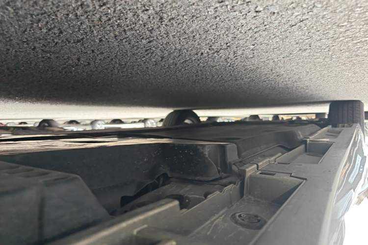 Used Lexus ES 2024 200 Premium Edition Left Side Sill