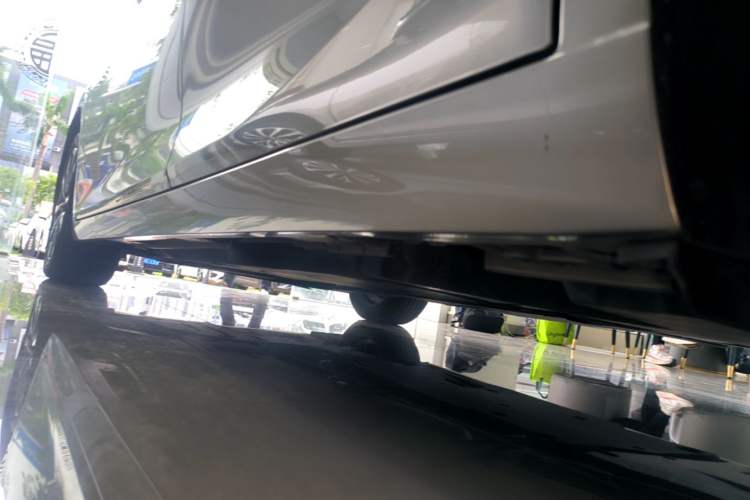 Used Lexus ES 2024 200 Premium Edition Left Side Sill
