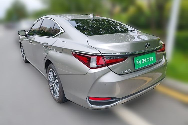 Used Lexus ES 2024 200 Premium Edition Rear Left 45 Deg