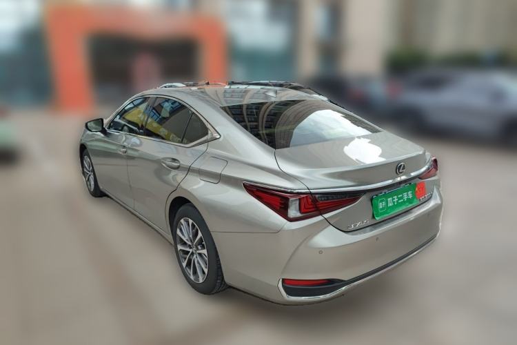 Used Lexus ES 2024 200 Premium Edition Rear Left 45 Deg