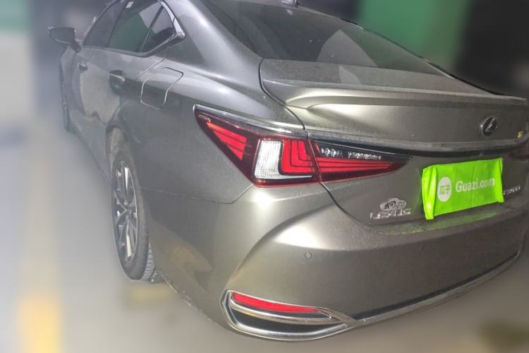 Used Lexus ES 2024 200 Premium Edition Rear Left 45 Deg