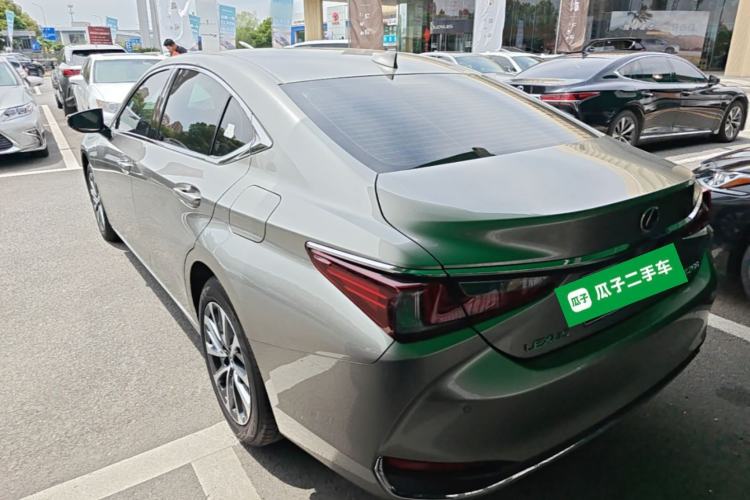 Used Lexus ES 2024 200 Premium Edition Rear Left 45 Deg