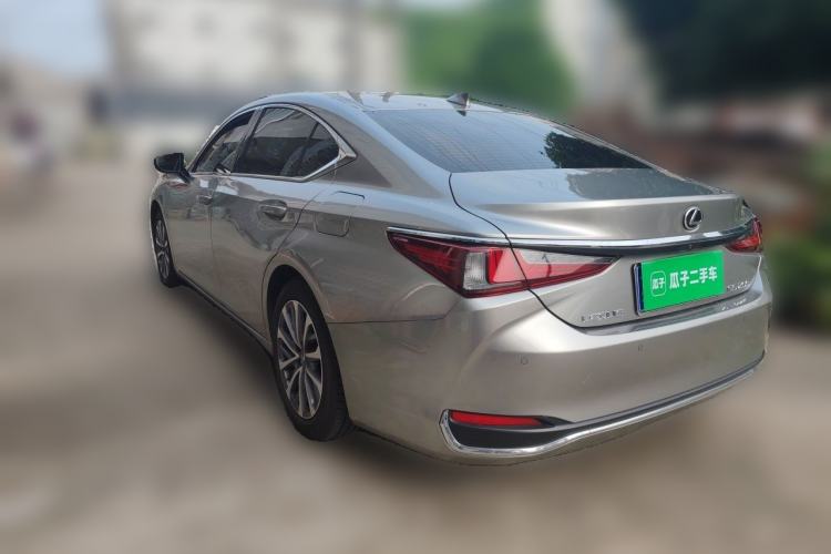 Used Lexus ES 2024 200 Premium Edition Rear Left 45 Deg