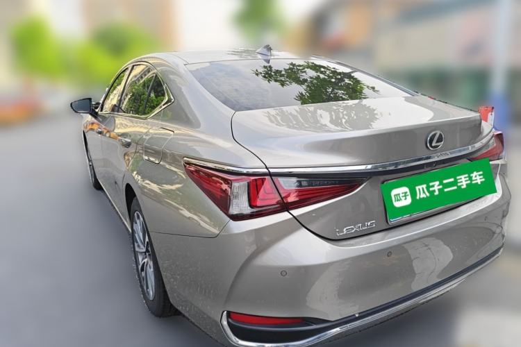 Used Lexus ES 2024 200 Premium Edition Rear Left 45 Deg