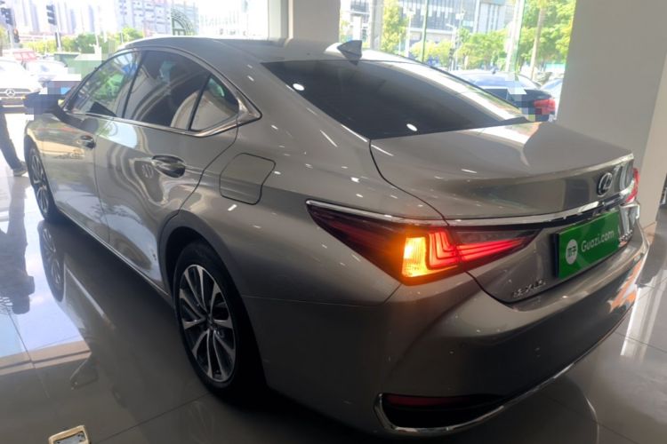 Used Lexus ES 2024 200 Premium Edition Rear Left 45 Deg
