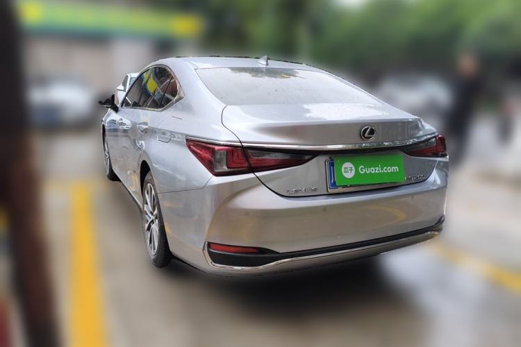 Used Lexus ES 2024 200 Premium Edition Rear Left 45 Deg