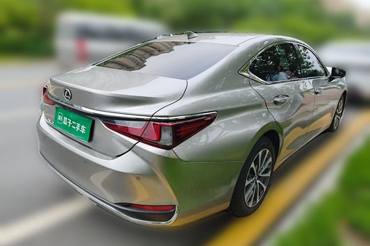 Used Lexus ES 2024 200 Premium Edition Rear Right 45 Deg
