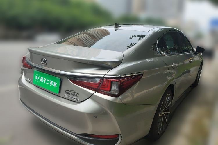 Used Lexus ES 2024 200 Premium Edition Rear Right 45 Deg