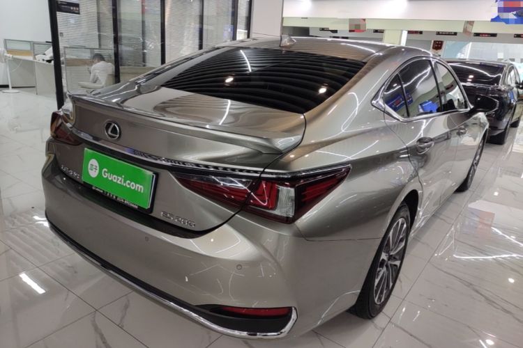 Used Lexus ES 2024 200 Premium Edition Rear Right 45 Deg