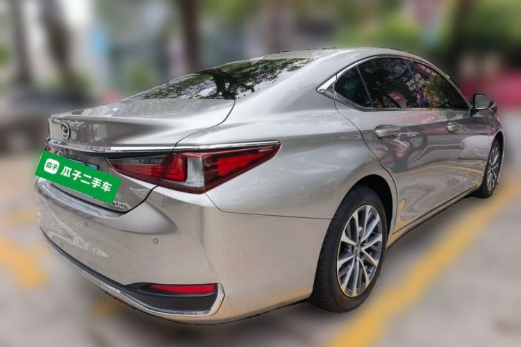 Used Lexus ES 2024 200 Premium Edition Rear Right 45 Deg