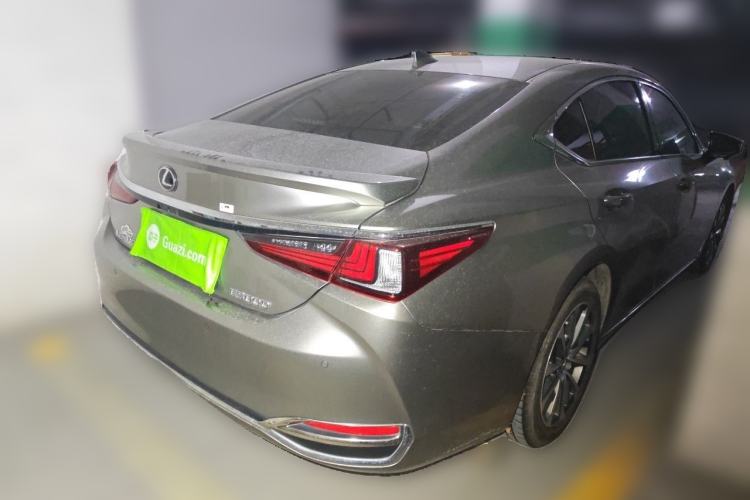 Used Lexus ES 2024 200 Premium Edition Rear Right 45 Deg