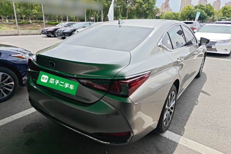 Used Lexus ES 2024 200 Premium Edition Rear Right 45 Deg