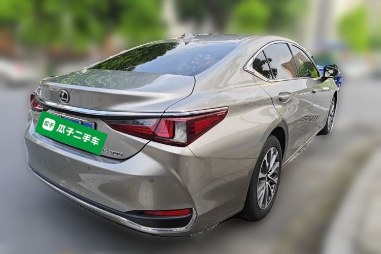 Used Lexus ES 2024 200 Premium Edition Rear Right 45 Deg